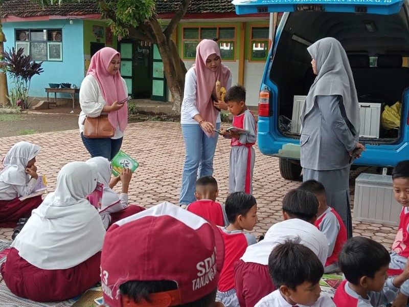 KUNJUNGAN PERPUSTAKAAN KELILING