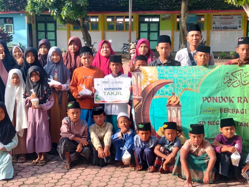 Foto Bersama Sebelum acara bagi takjil