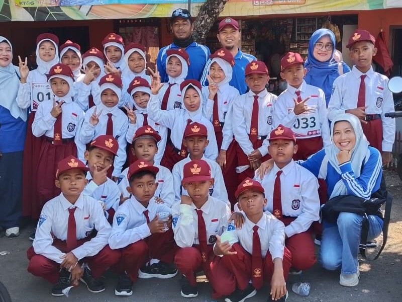 PESERTA LOMBA GERAK JALAN